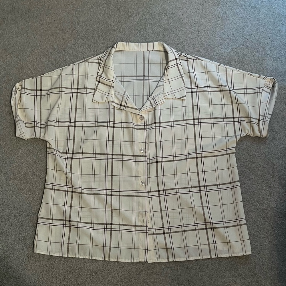 SHEIN Women’s Plaid Short Sleeve Button-Down Shirt